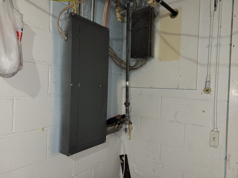 More Photos Of 755 E Hamilton Ave, Franklin Office For Sale