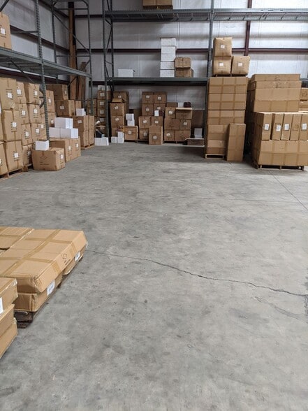 More Photos Of 3140 Lees Ln, Mobile Light Distribution For Sale