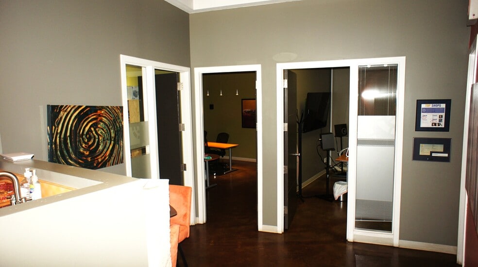 More Photos Of 7316 101 Ave NW, Edmonton Office For Sale