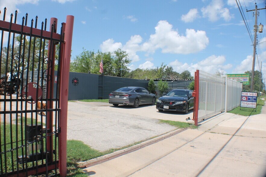 More Photos Of 13104 Cullen Blvd, Houston Land For Sale