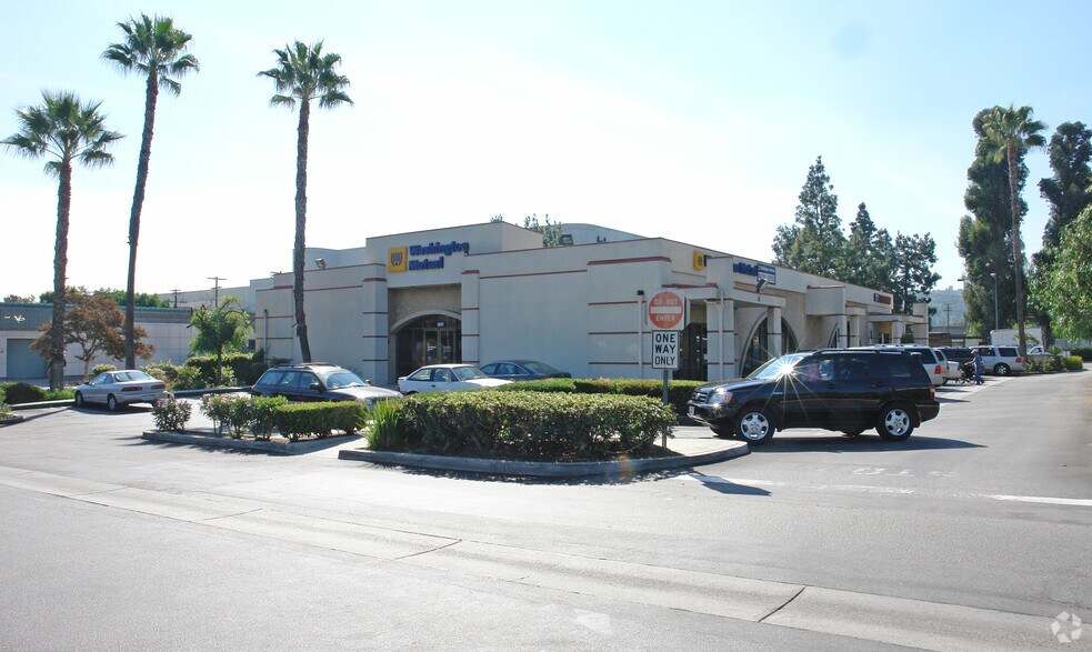 More Photos Of 14101-14111 Riverside Dr, Sherman Oaks Bank For Lease