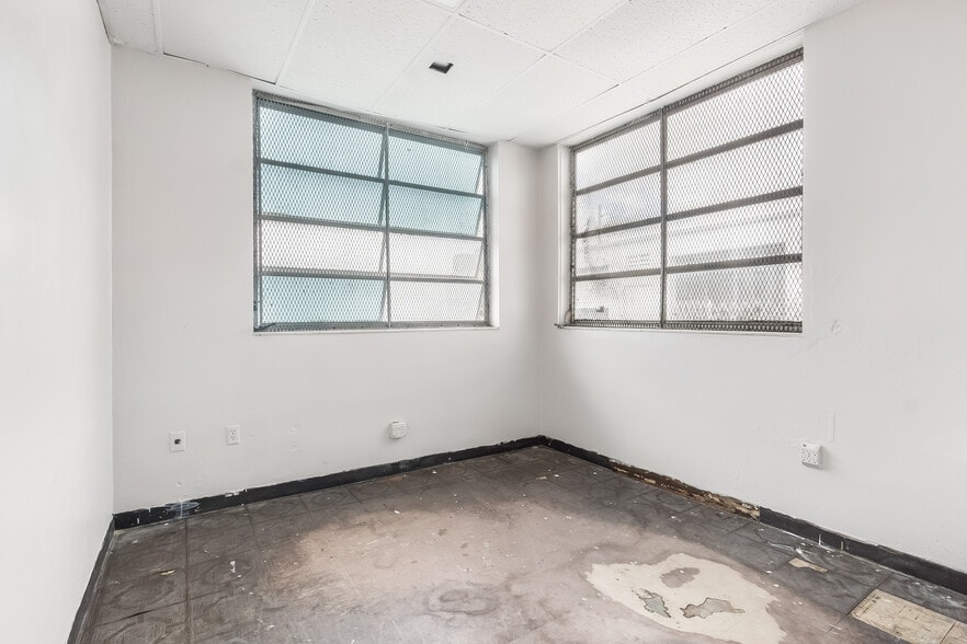 More Photos Of 775 NW 21st St, Miami Service For Lease