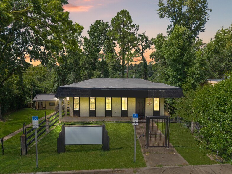 Primary Photo Of 1355 E Lafayette St, Tallahassee Veterinarian Kennel For Sale
