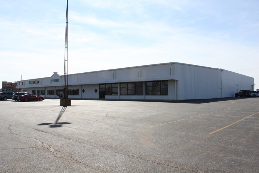 More Photos Of 8001 N University St, Peoria Office For Sale