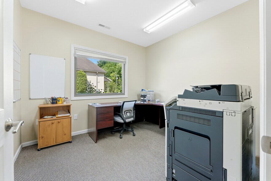 More Photos Of 913-921 Canyon Rd, Morgantown Flex For Lease