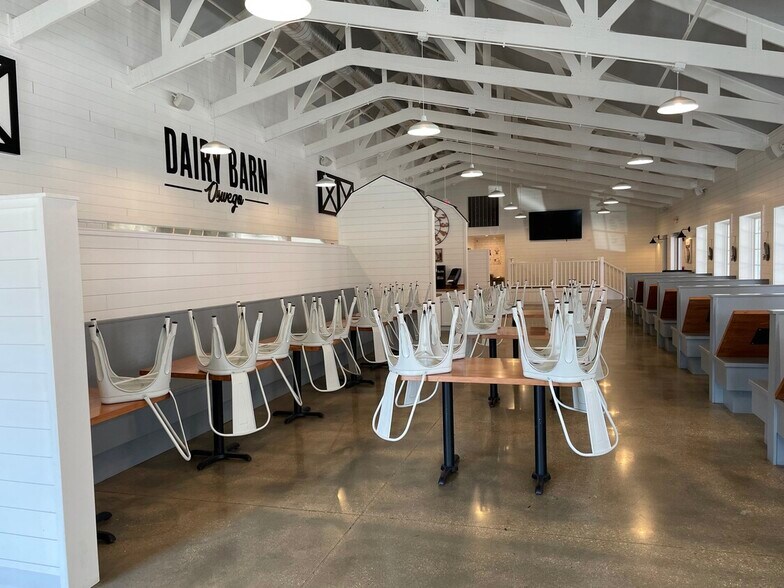 More Photos Of 121 Main St, Oswego Restaurant For Lease