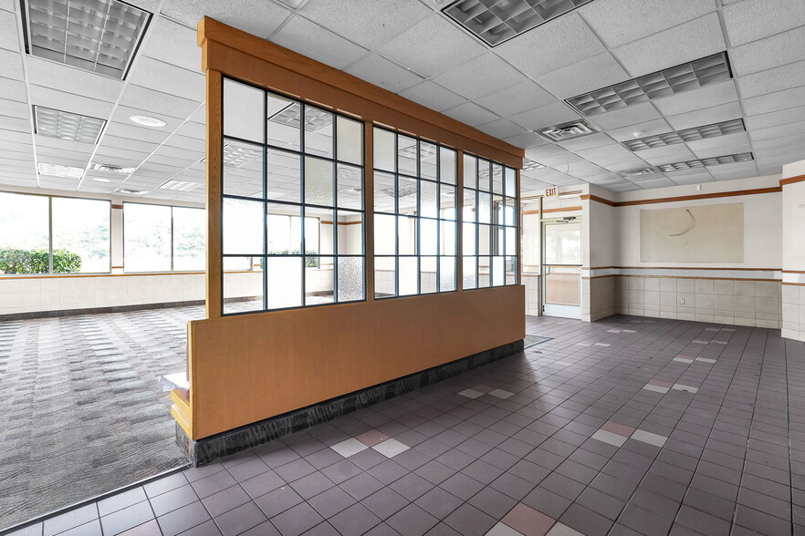 More Photos Of 50 Roberts Rd, Wilmington Fast Food For Lease