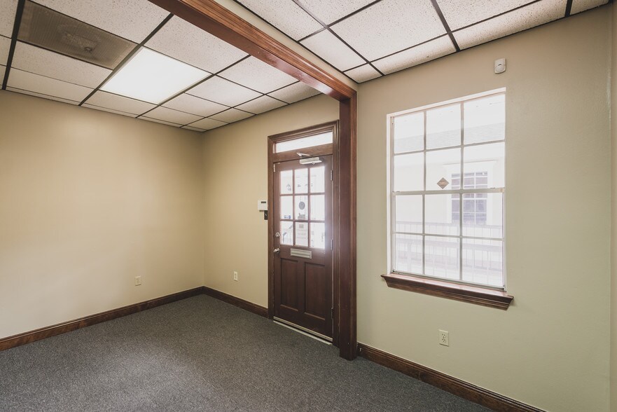 More Photos Of 2002 20th St, Kenner Office For Sale