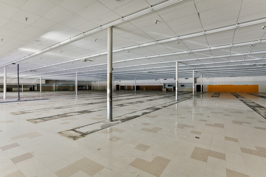 More Photos Of 110-192 Hartnell Ave, Redding Unknown For Lease