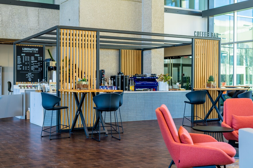 More Photos Of 901 W Walnut Hill Ln, Irving Office For Lease