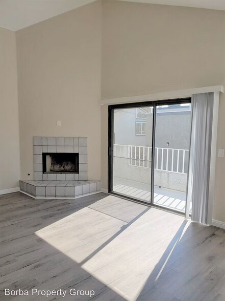 More Photos Of 2506 E 6th St, Long Beach Multifamily For Sale