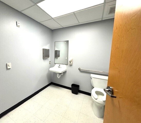 More Photos Of 2111 Washington Blvd, Easton Medical For Lease