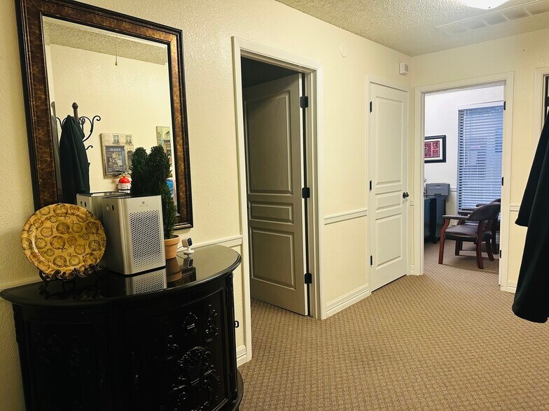 More Photos Of 376 W Main St, Lewisville Medical For Sale