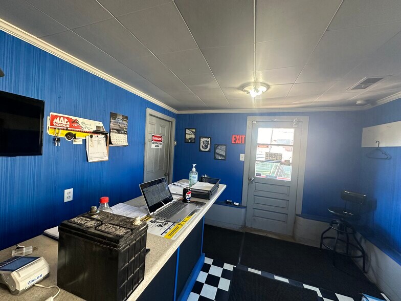 More Photos Of 3824 4th Ave, Beaver Falls Service For Sale