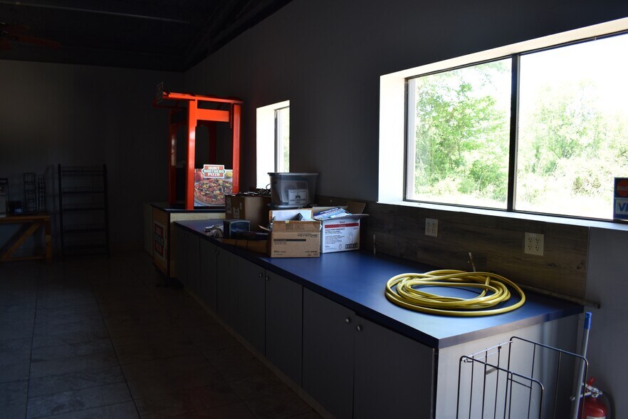 More Photos Of 116 S Arkansas Ave, Bloomburg Convenience Store For Sale