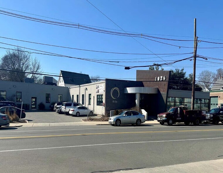 Primary Photo Of 1026 Main St, Winchester Freestanding For Sale