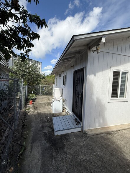 More Photos Of 1424 Gulick Ave, Honolulu Multifamily For Sale