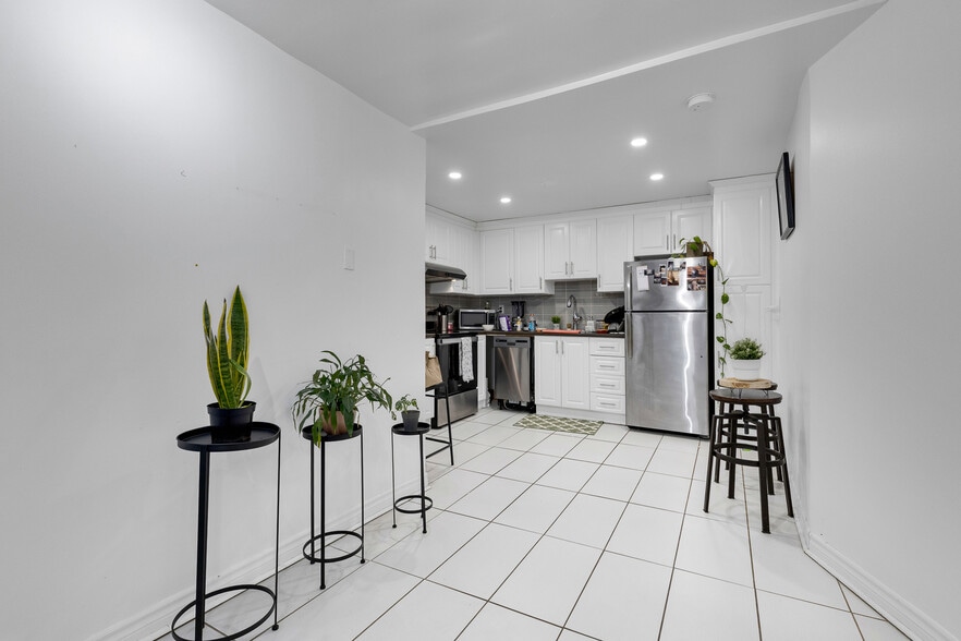 More Photos Of 15-17 Av. de l'Épée, Outremont Multifamily For Sale