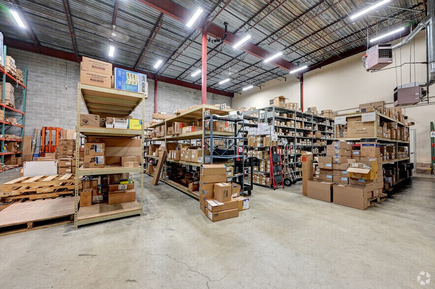 More Photos Of 190 Veterans Dr, Northvale Distribution For Sale