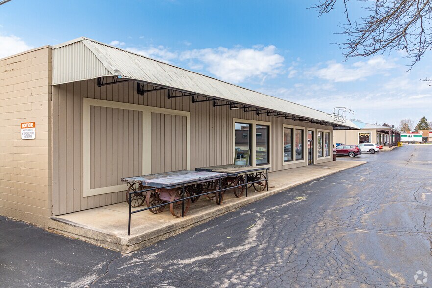 Primary Photo Of 818 W Lincoln Hwy, Dekalb Unknown For Lease