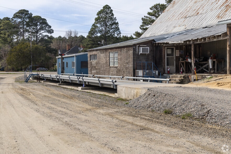 More Photos Of 2824 Virginia Rd, Tyner Warehouse For Lease