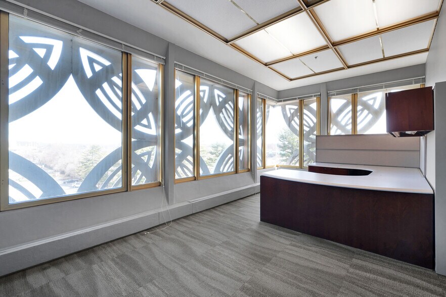 More Photos Of 6100 Dutchmans Ln, Louisville Office For Lease