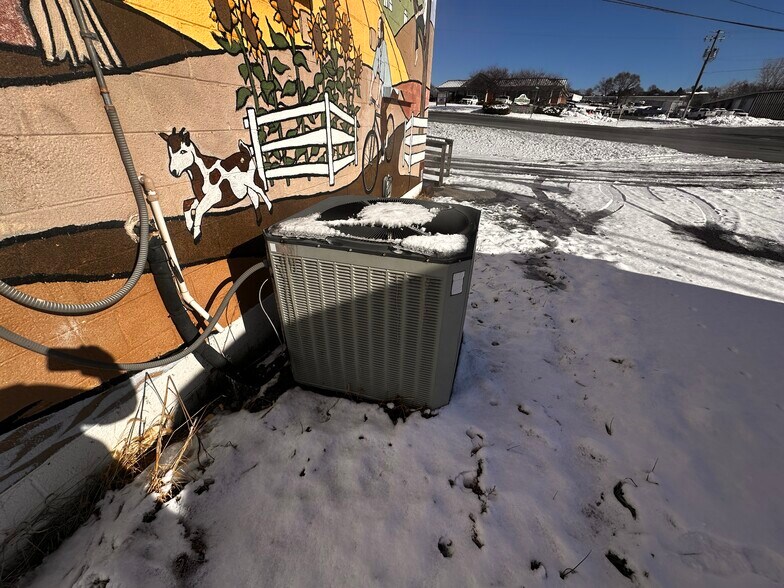 More Photos Of 522A S Main St, Broadway Flex For Sale