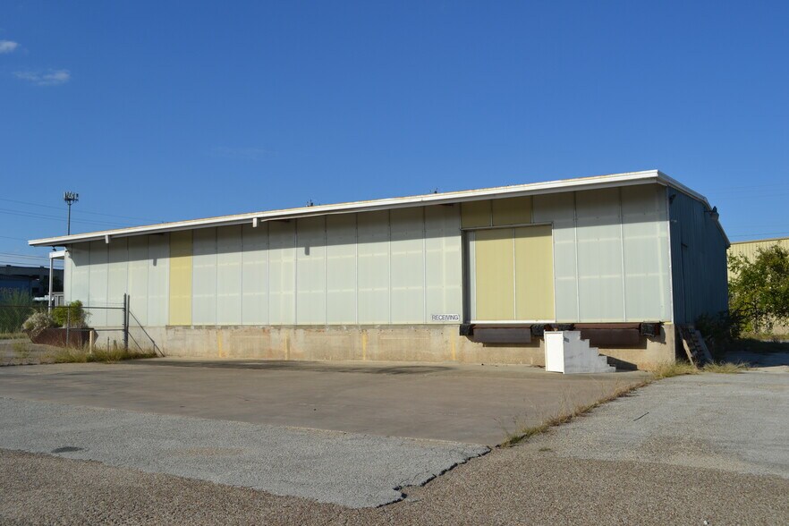 More Photos Of 3805 Woodbury Dr, Austin Flex For Lease