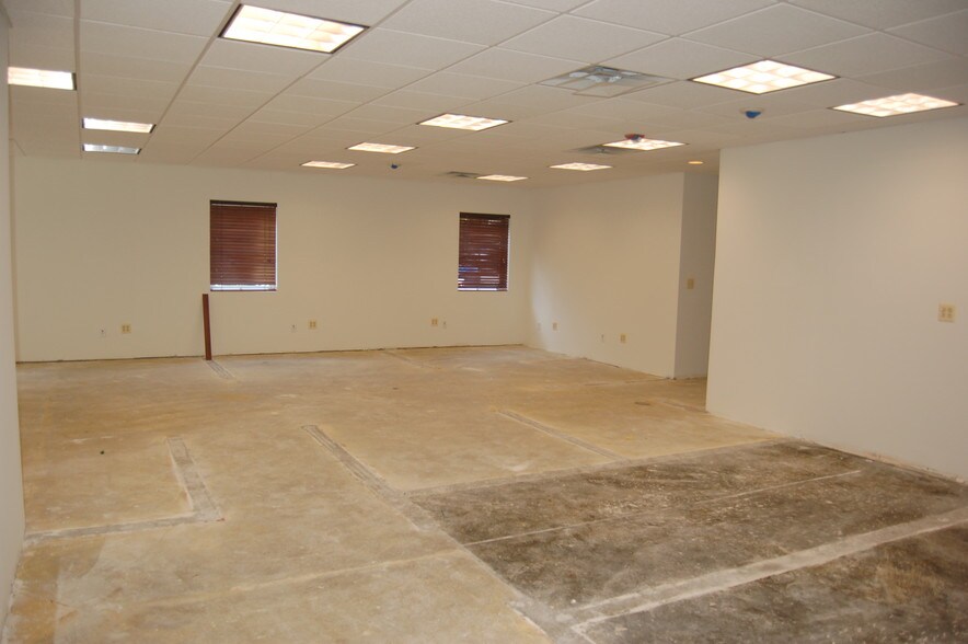 More Photos Of 1 Mill Ridge Ln, Chester Office For Lease