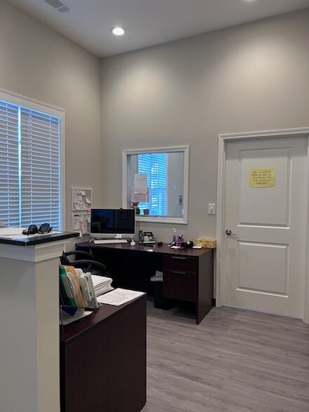 More Photos Of 245-251 River Park Dr, Woodstock Medical For Sale