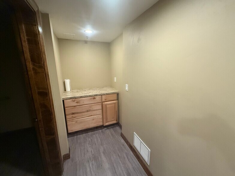 More Photos Of 1909-1925 Dolores Way, Carbondale General Retail For Sale