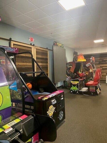 More Photos Of 268 Odlin Rd, Bangor Freestanding For Sale