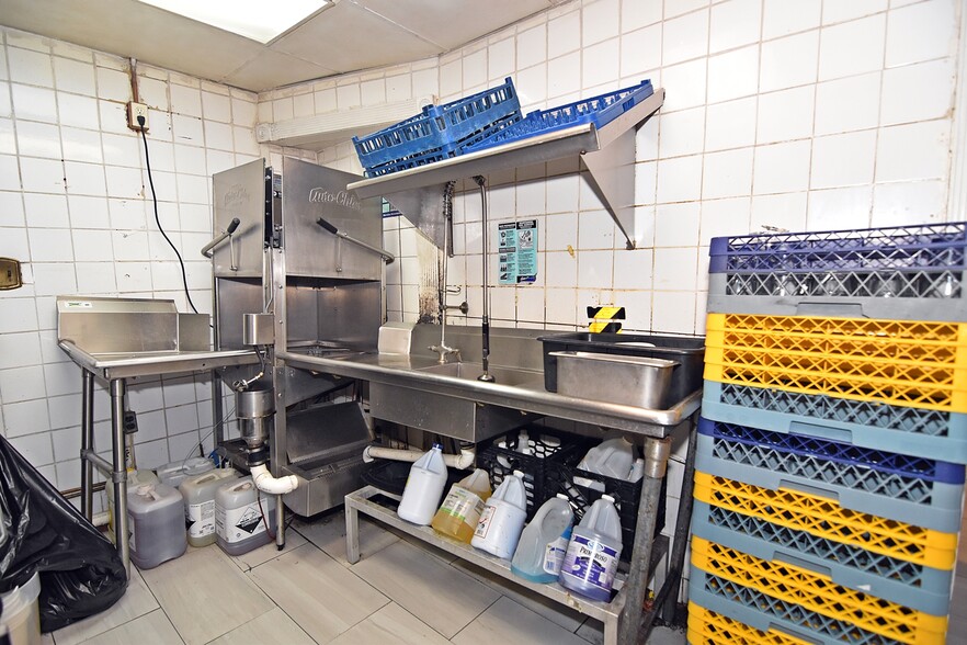 More Photos Of 305 S Washington St, Alexandria Restaurant For Lease