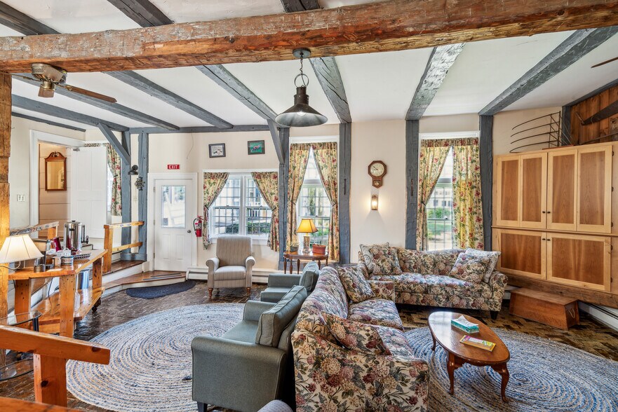 More Photos Of 9 Main St, Lyme Hospitality For Sale