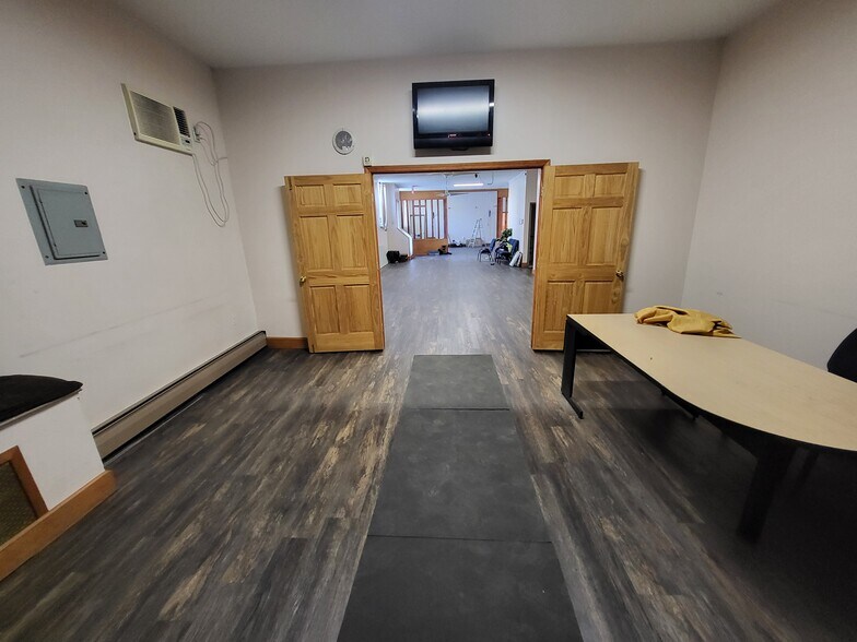 More Photos Of 1688 Webster Ave, Bronx Drugstore For Lease