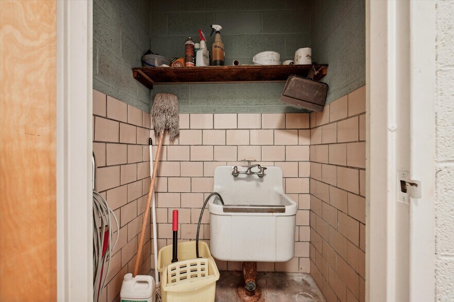 More Photos Of 725 Navarre Ave, Toledo Religious Facility For Sale