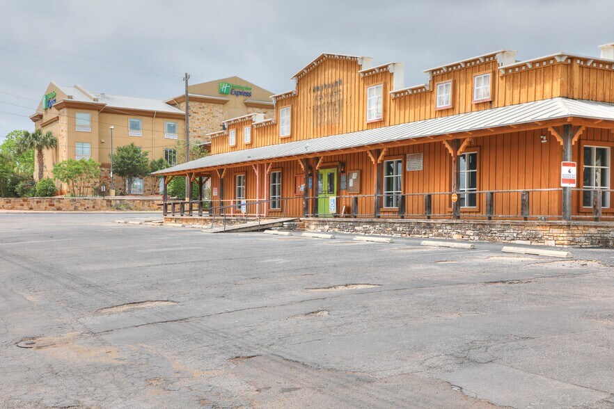 More Photos Of 520 Granite Ave, Fredericksburg Freestanding For Sale