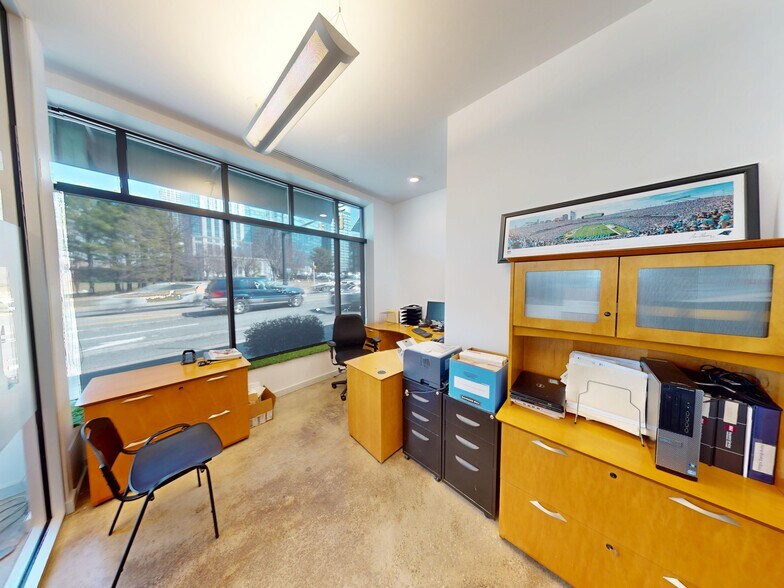 More Photos Of 201 W Morehead St, Charlotte Office For Lease