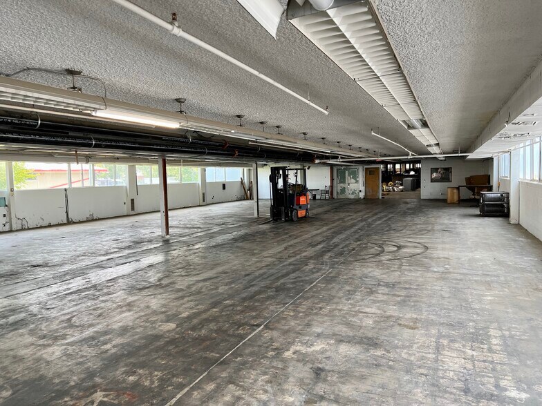 More Photos Of 7820 Reading Rd, Cincinnati Warehouse For Lease