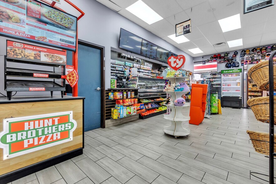More Photos Of 7641 Hacks Cross Rd, Olive Branch Service Station For Sale