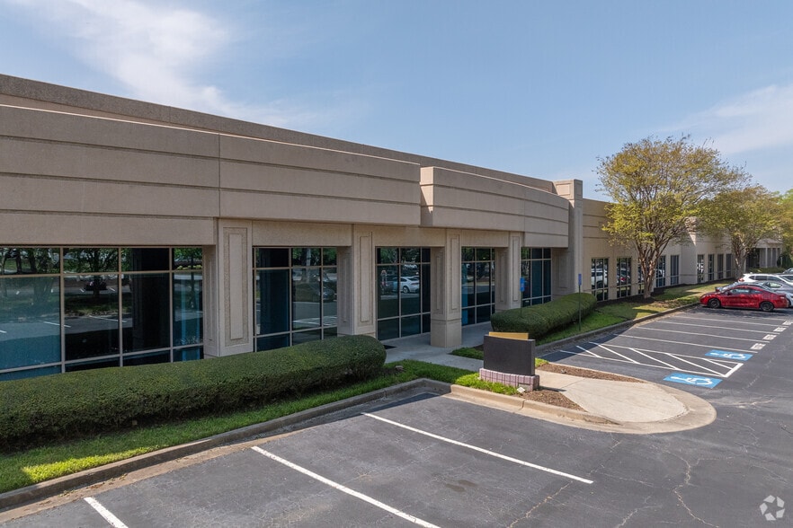 More Photos Of 2435 Commerce Ave, Duluth Unknown For Lease