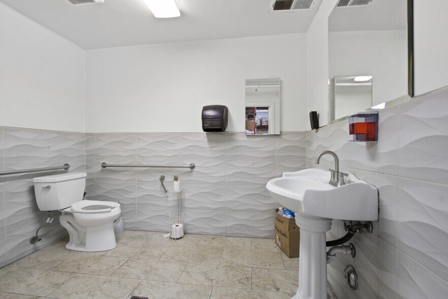 More Photos Of 11531 Anabel Ave, Garden Grove Warehouse For Sale