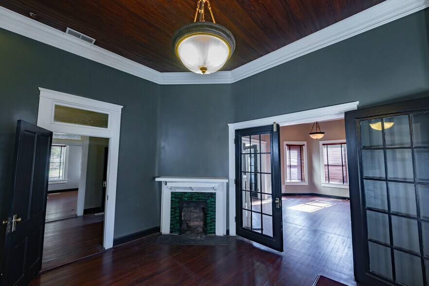 More Photos Of 314 S Green St, Thomaston Office For Sale