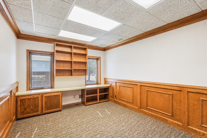More Photos Of 535 Main St, Ames Office For Lease
