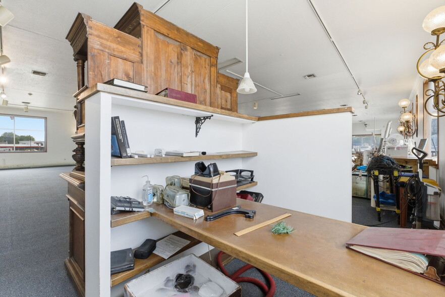 More Photos Of 2122 S Glenstone Ave, Springfield Freestanding For Sale