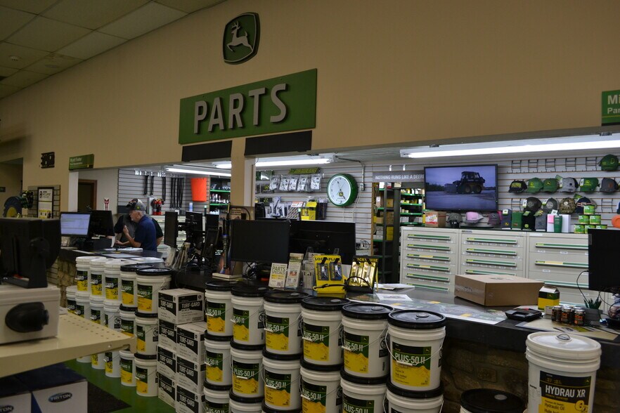 More Photos Of 1111 W 3rd St, Rushville Freestanding For Lease