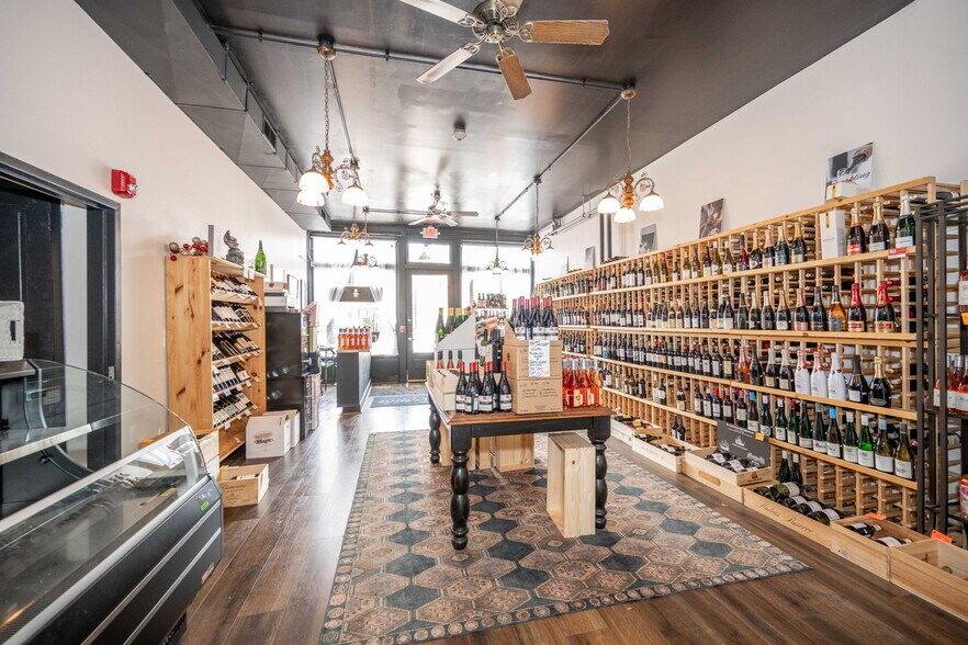 More Photos Of 2015 Madison rd, Cincinnati Storefront Retail Residential For Lease