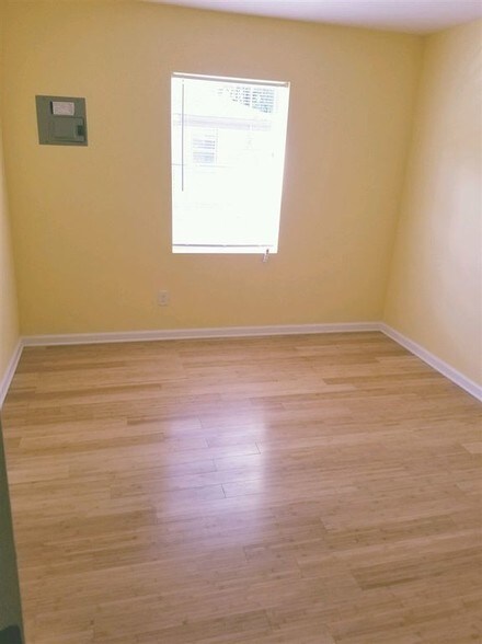 More Photos Of 1680 Kansas St, Memphis Apartments For Sale