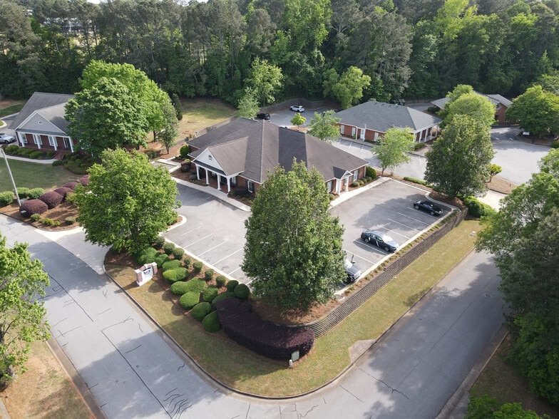 More Photos Of 385 Hawthorne Ln, Athens Medical For Lease