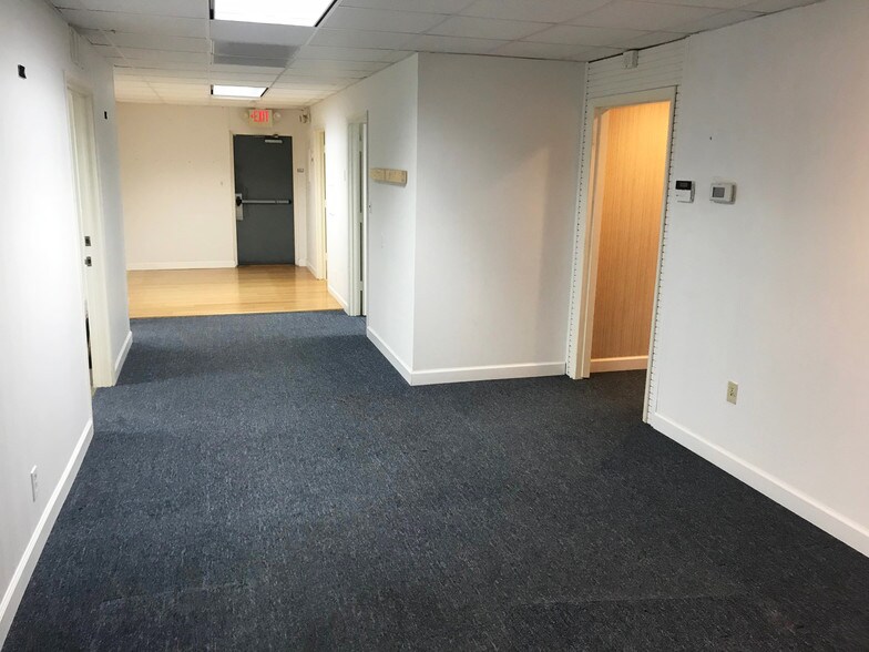 More Photos Of 2491-2499 Palm Ridge Rd, Sanibel Storefront Retail Office For Lease